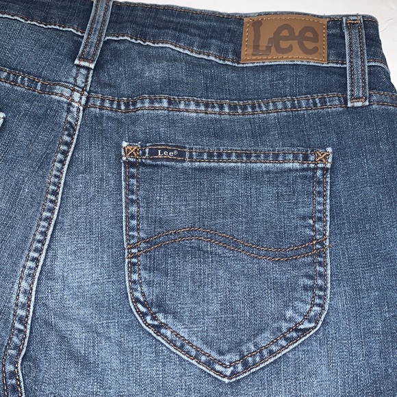 Lee size 22 dark blue “Influx” mid-rise 9” inseam regular fit cuffed jean shorts - Picture 7 of 12